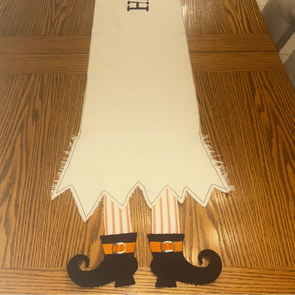 NWT Mud Pie -HAPPY Witch Feet Halloween Table Runner - Cream, Black, Orange 118”
